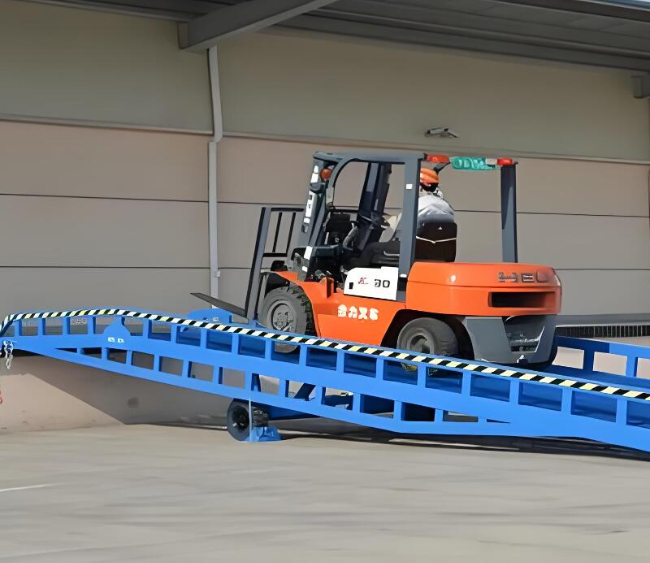 额济纳移动式卸货平台（叉车用）
